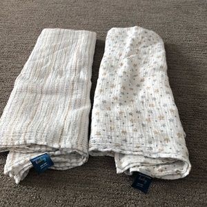 EUC Muslin Unisex Swaddle Blankets: Stripes & Stars